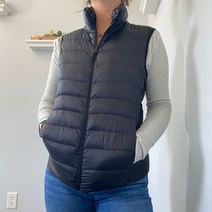 Light Weight Black Uniqlo Vest